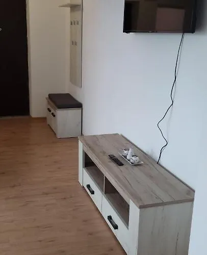 Crina アパート ジュリロヴカ